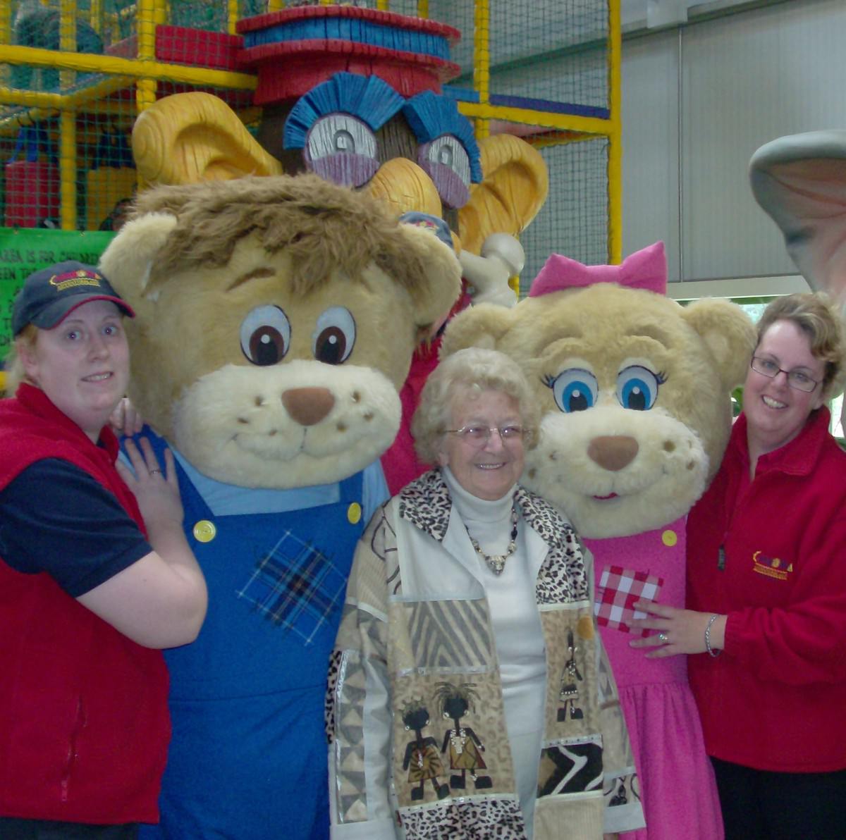 AUDREY RHODES WITH DAUGHTER GAYNOR GRANDDAUGHTER DEBORA