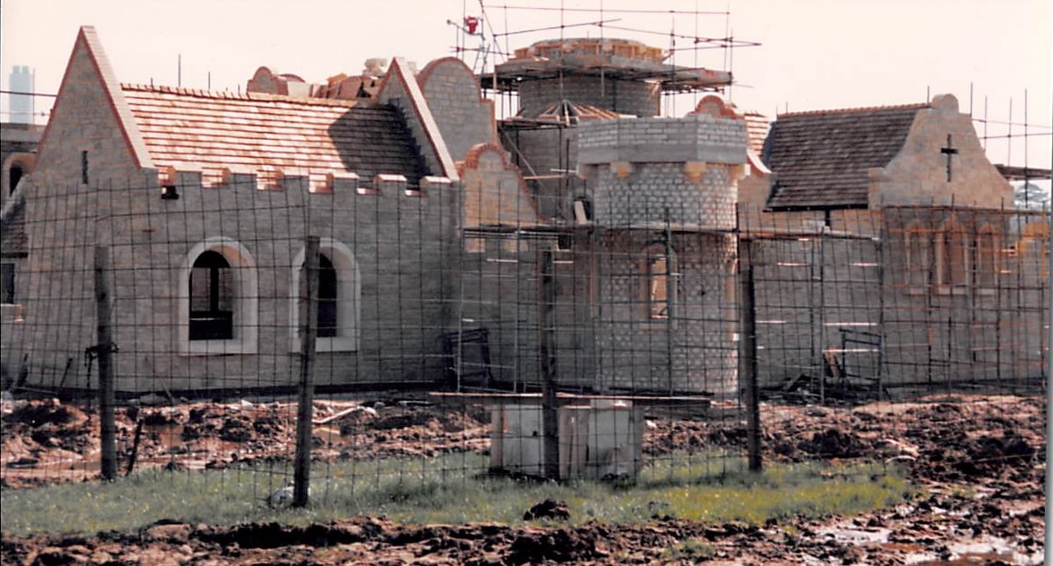 Old Lollipoppet Castle being built at Sundown Adventureland