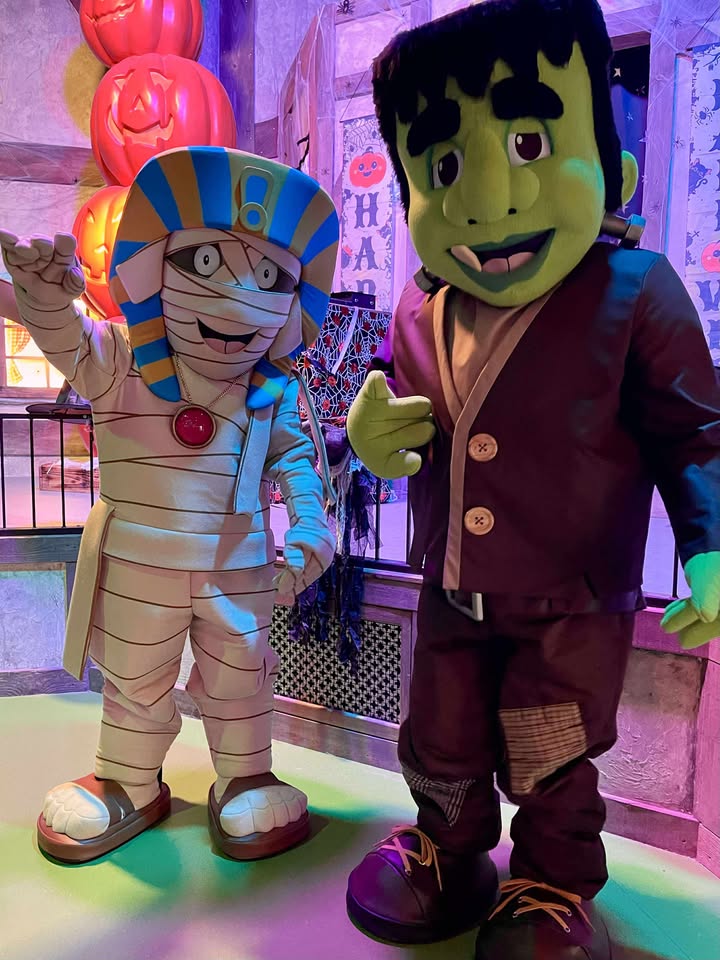 Mummy Boltz - dancing at Halloween at Sundown Adventureland